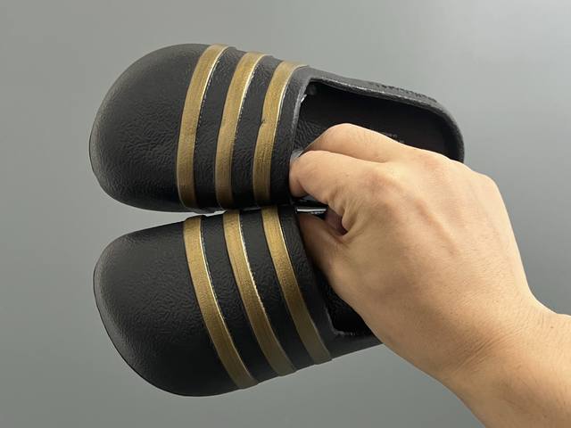 A's new style children's slippers with closed toe cap Size: 24-35 Classic Ad chi