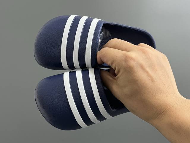 A's new style children's slippers with closed toe cap Size: 24-35 Classic Ad chi