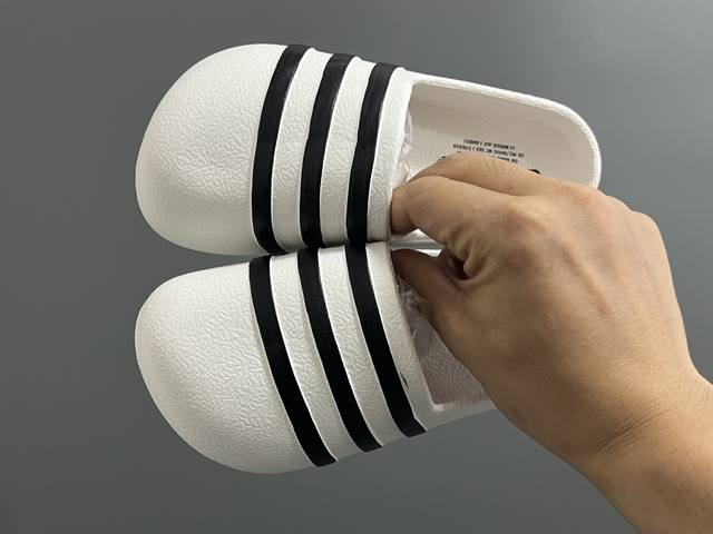 A's new style children's slippers with closed toe cap Size: 24-35 Classic Ad chi