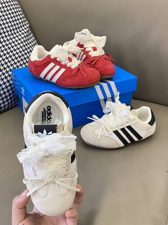 Original picture The whole pair of shoes is made of breathable material, which