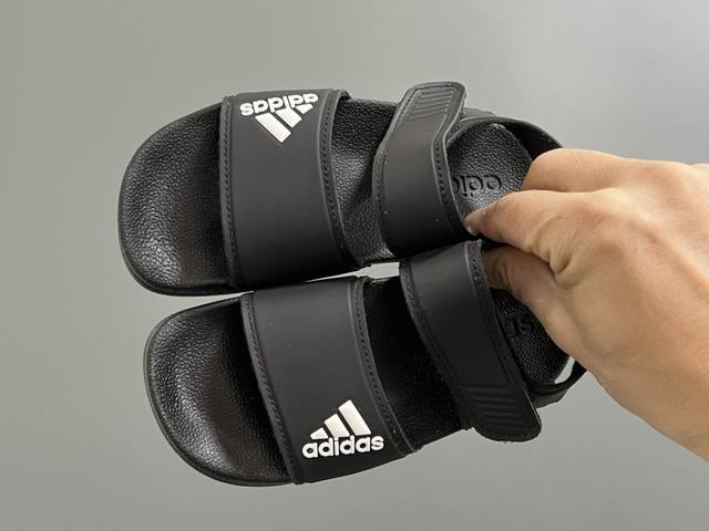 A original new Sandal beach children's Velcro sandals 26-35 sizes Original forei