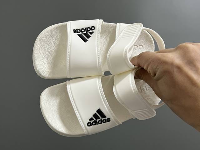 A original new Sandal beach children's Velcro sandals 26-35 sizes Original forei