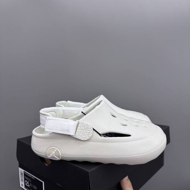 1949611FFF #Jordan Hydrip Kids Hole Sandal 22-35 A simple slip-on design, it's m