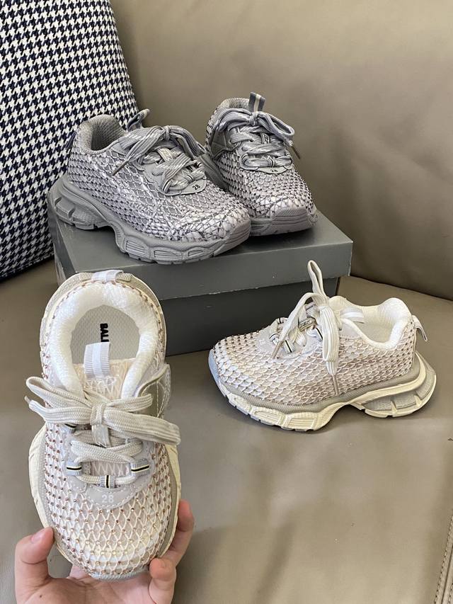 Original picture straight out The whole pair of shoes is full of rhinestones. I
