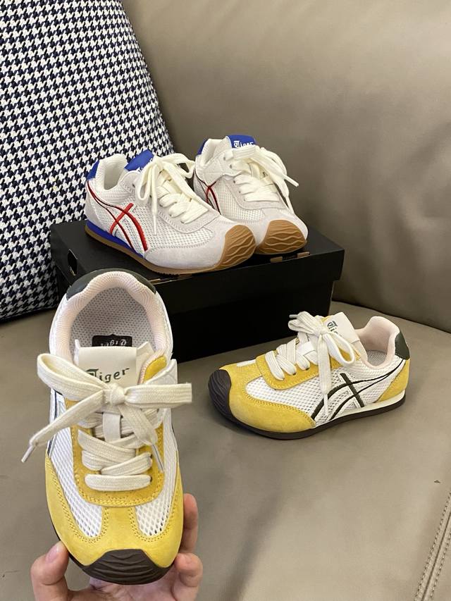 Original picture My baby really hasn't changed shoes for a week. They are so co