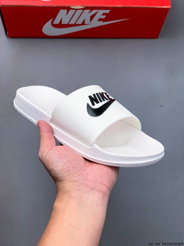 Collection Nike Victori One Slide classic versatile casual sandals! Made of soft