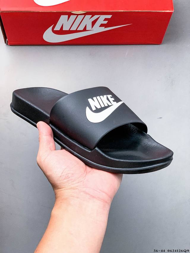 Nike Victori One Slide A classic and versatile casual sandal! Made of soft foam,