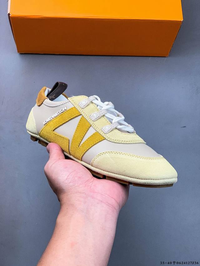 Louis Vuitton Sneakerina German training shoes sheepskin round toe lace-up balle
