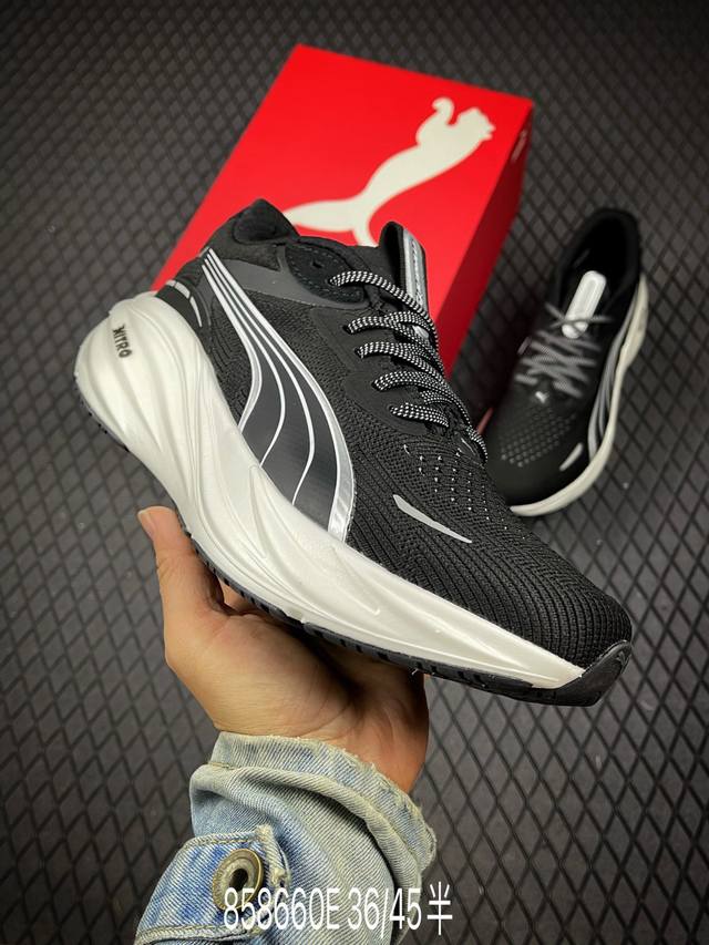 E Puma Magnify Nitro comfortable and versatile classic low-top running shoes. Th