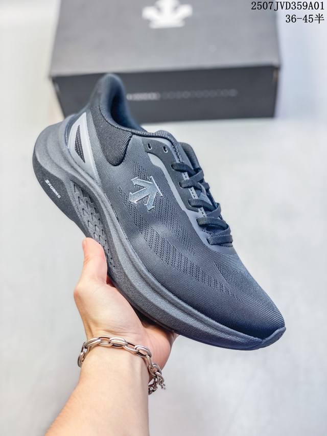 Company-level Descente Run Step comfortable and versatile shock-absorbing, wear
