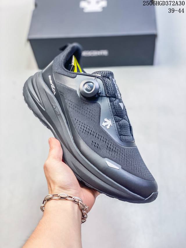 Descente Lightweight cushioning and breathable upper Fashionable casual sports m