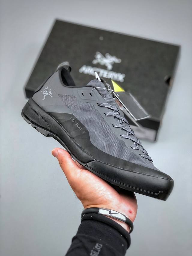 L Arc'Teryx uses waterproof, non-slip and non-opening glue technology. Imported