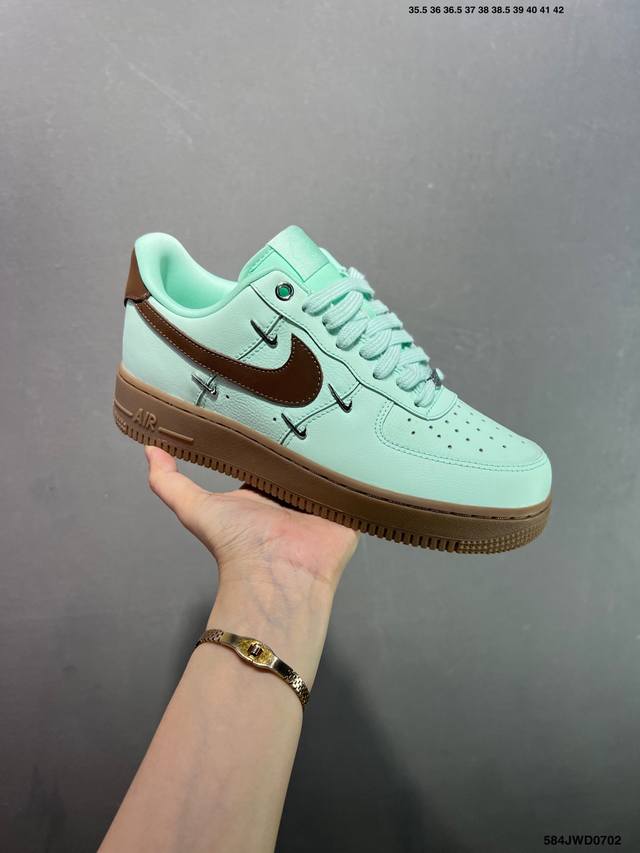 Company-level Nike Air Force 1 Low white powder four small hooks original last