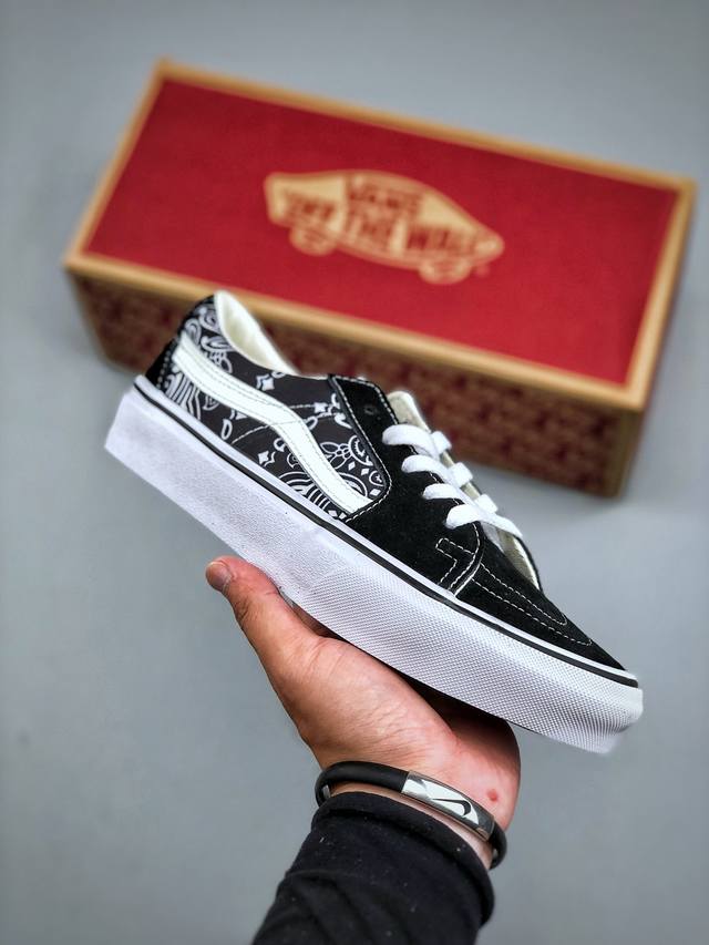 Vans Sk8-Low X joint A new generation of low-top vulcanized canvas shoes This sh