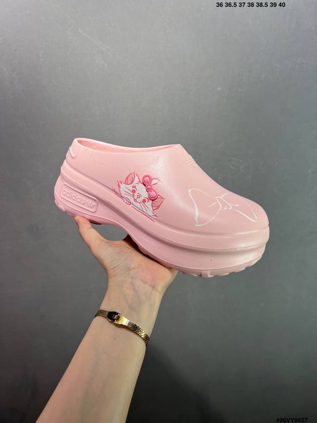 Chef slippers are so cute! The thick bottom and big head shape are super cute!