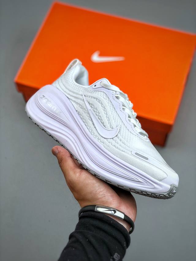Nike Vomero Plus low-top running shoes Full-length Reactx foam midsole The foref