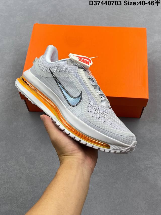 Nike Pegasus Premium running shoesUses a new type of shock-absorbing material, w
