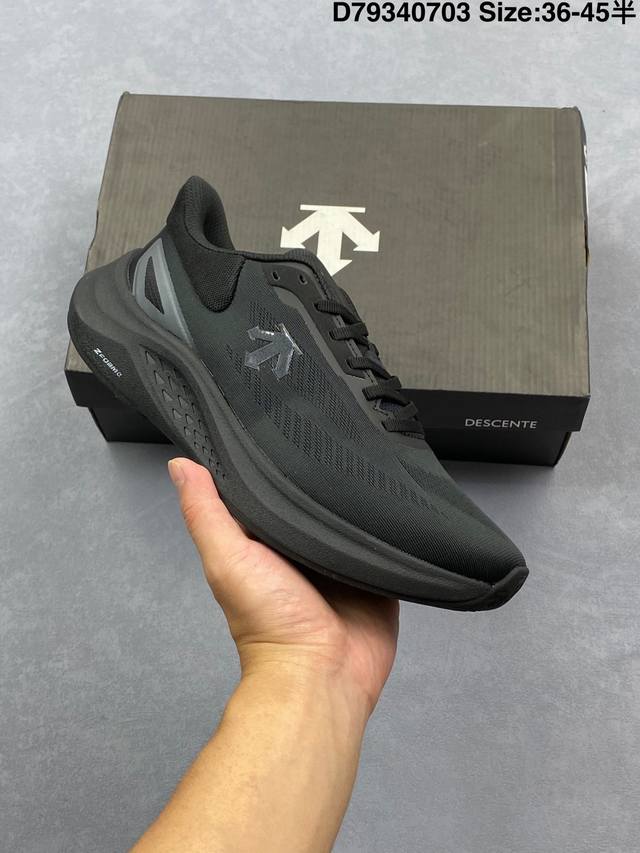 Company-level Descente Run Step comfortable and versatile shock-absorbing, wear