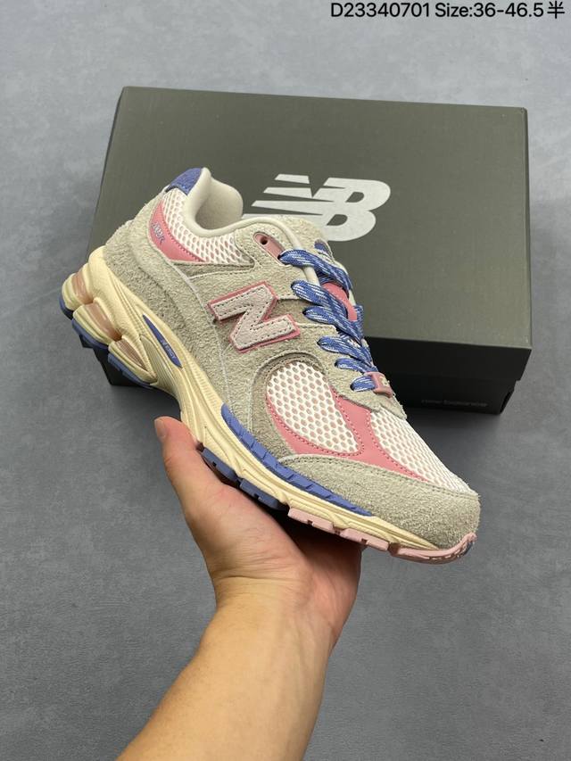 New Balance 2R The classic color scheme of New Balance follows the classic techn