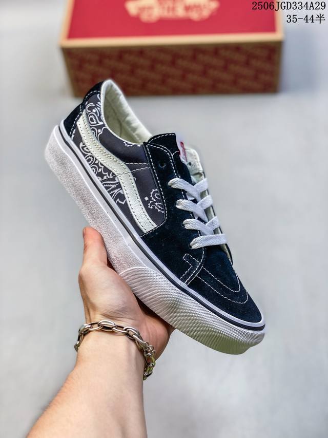Vans Sk8-Low X joint A new generation of low-top vulcanized canvas shoes The ove