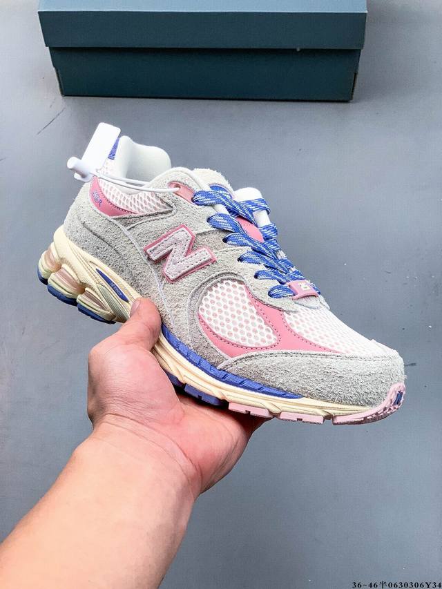 New Balance Nb 2 retro sneakers Wl 2Ra are launched worldwide. They are designe