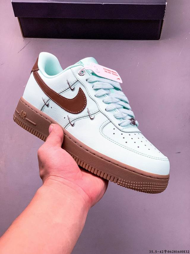 Original last data paper version, made of hard high-quality leather upper materi