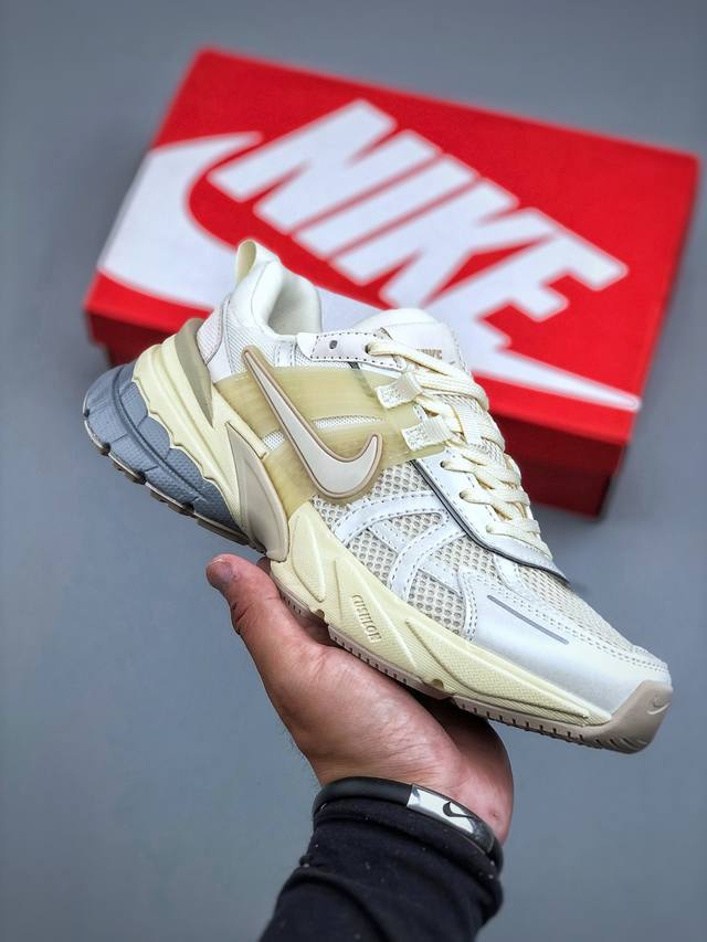 Nike V2K Runtekk shock-absorbing and non-slip retro low-top running shoes are ma