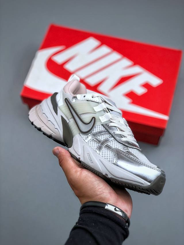 Nike V2K Runtekk shock-absorbing and non-slip retro low-top running shoes are ma