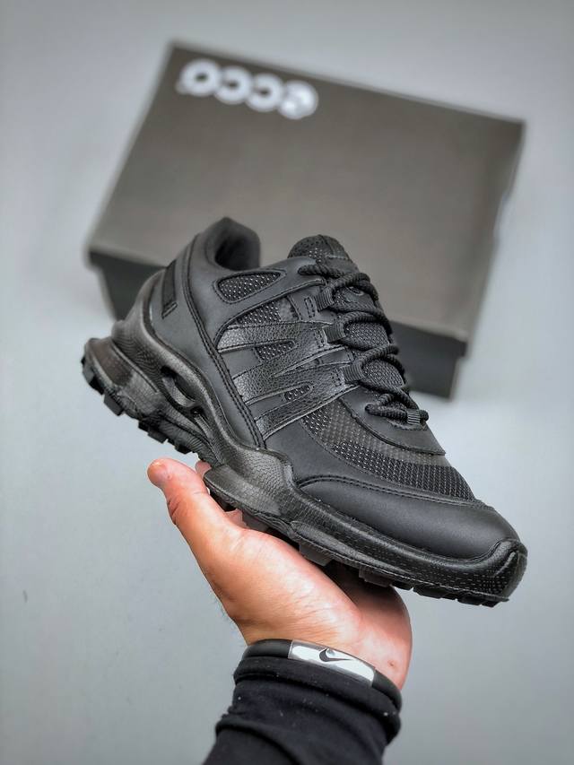 Ecco Couple's leather straps and mesh are breathable, combining classic and mode