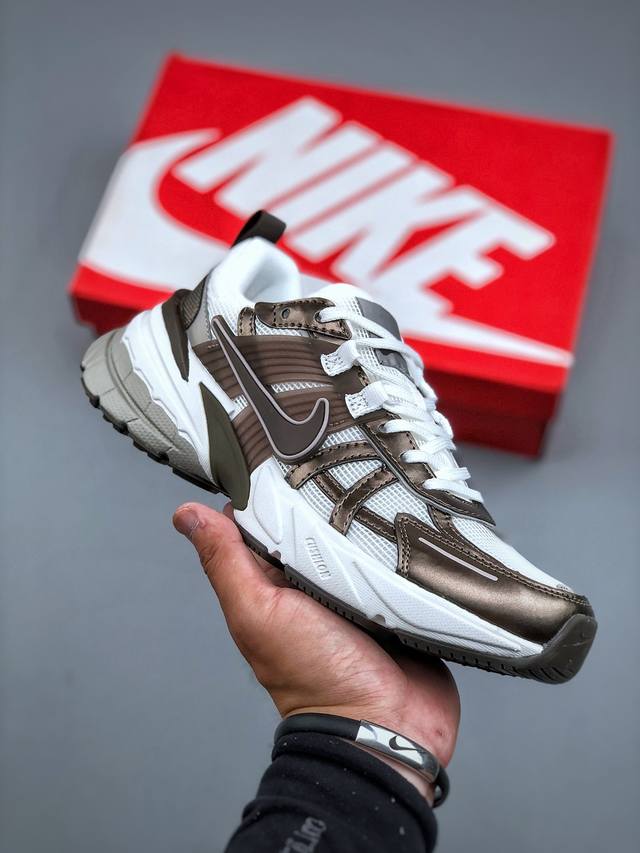 Nike V2K Runtekk shock-absorbing and non-slip retro low-top running shoes are ma