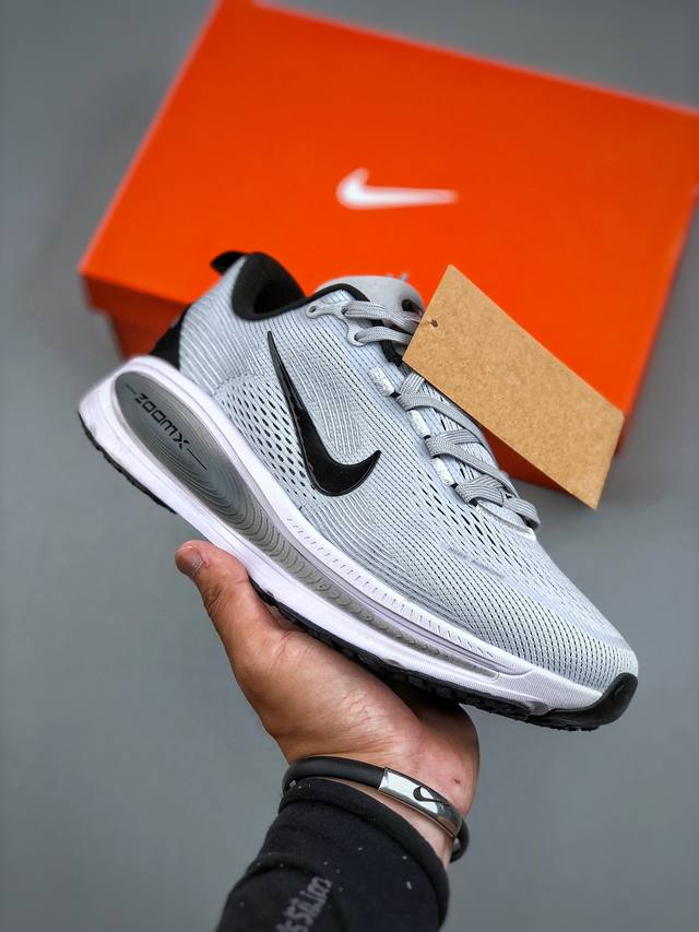Nike Vomero 18 Nike comfortable shock-absorbing and non-slip low-top running sho
