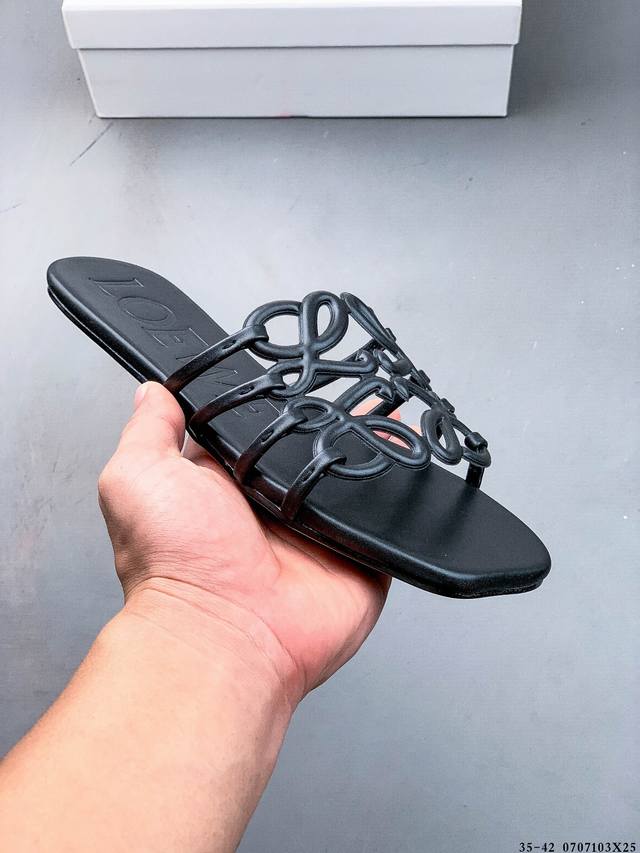 Loewe Loewe Spring/Summer New Petal Anagram Hollow Kitten Heel Slippers 0707103X