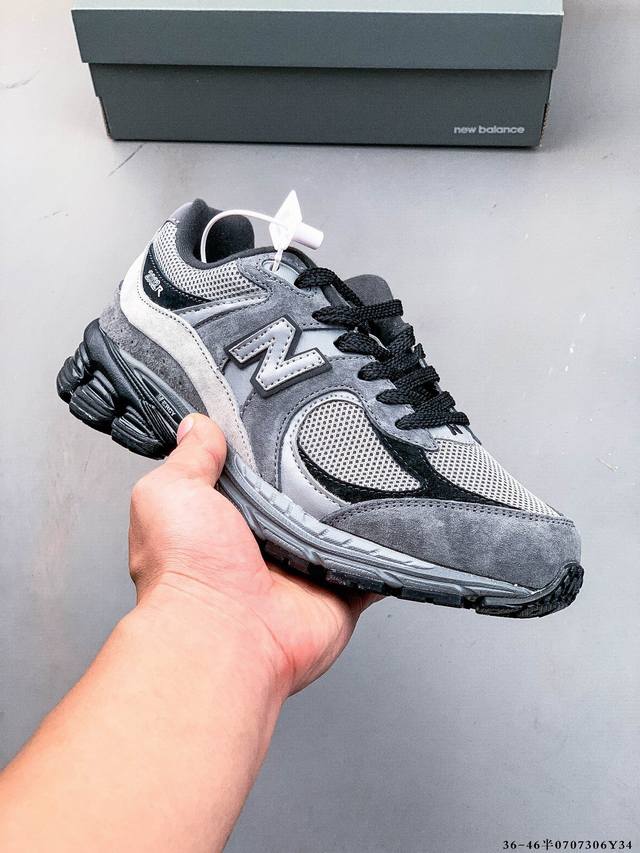 New Balance Nb 2 retro sneakers Wl 2Ra are launched worldwide. They are special