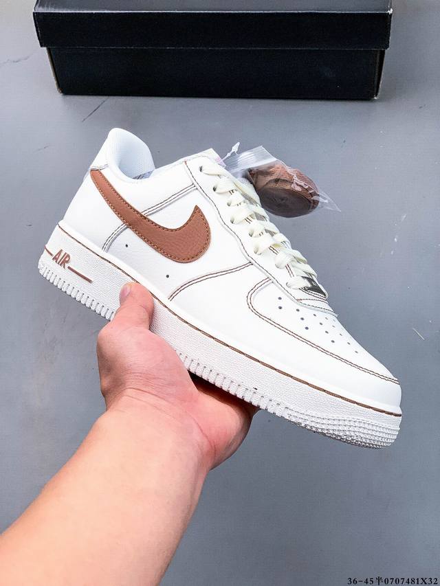 Original last data paper version, made of hard high-quality leather upper mater