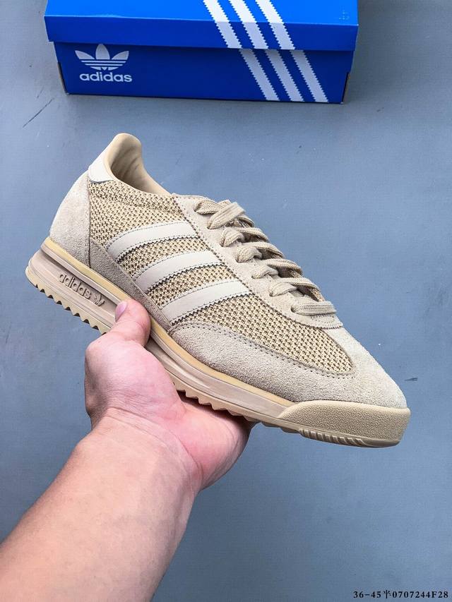 Company level! Adidas Sl 72 Rs is a brand new reset version. This retro shoe is
