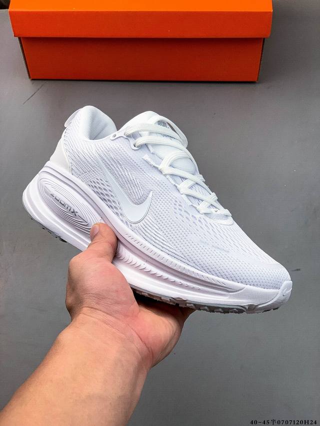 Nike Air Zoom Vomero 18 Cushioned and breathable casual running shoesThe new ver