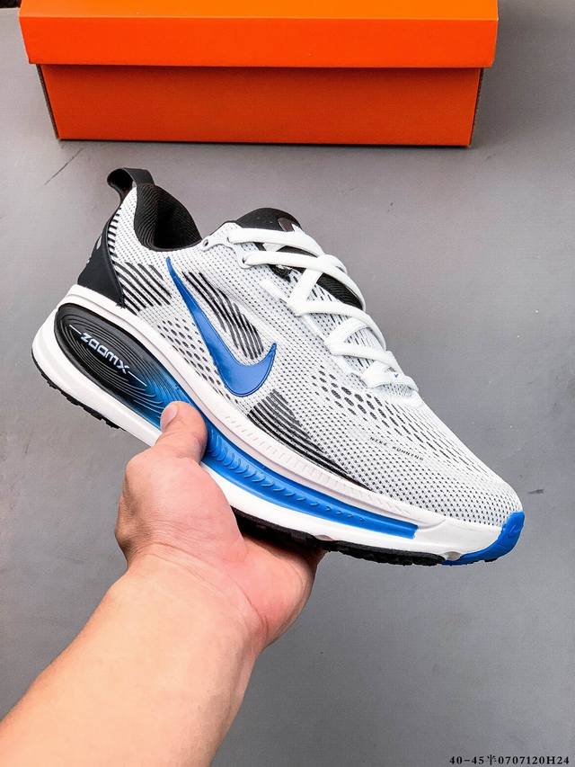 Nike Air Zoom Vomero 18 Cushioned and breathable casual running shoesThe new ver