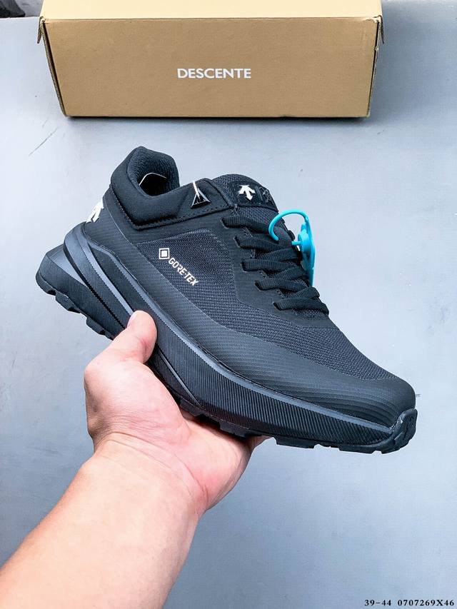 Company level! Descente Dualis Urban Commuter Gore-Tex Fashionable and comforta
