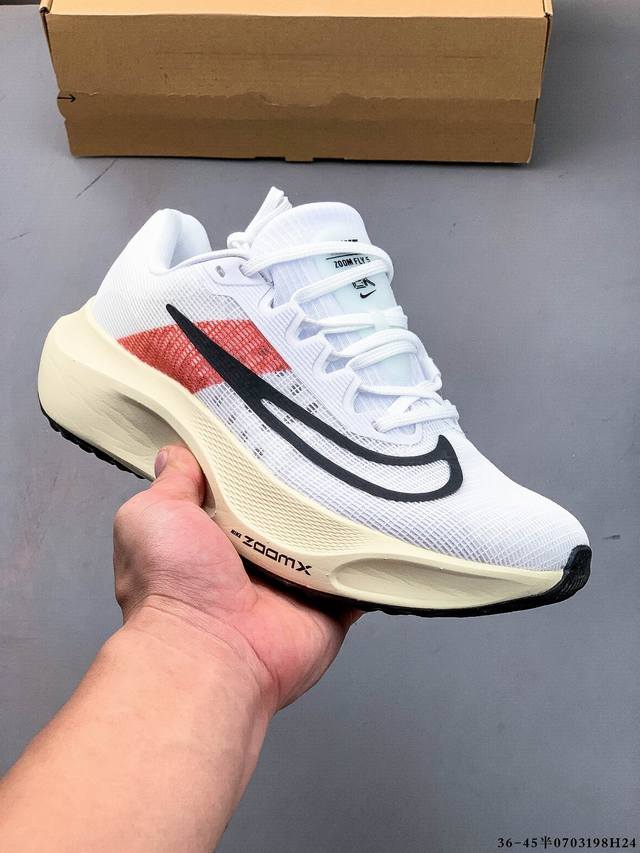Collection Upgraded original last, using soft breathable woven mesh upper materi