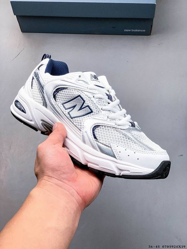 Made of high-quality fiber leather + breathable mesh material# Independent 3-la