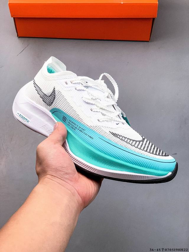 Collection Nike Zoomx Vaporfly Next% lightweight marathon running shoes. Using v