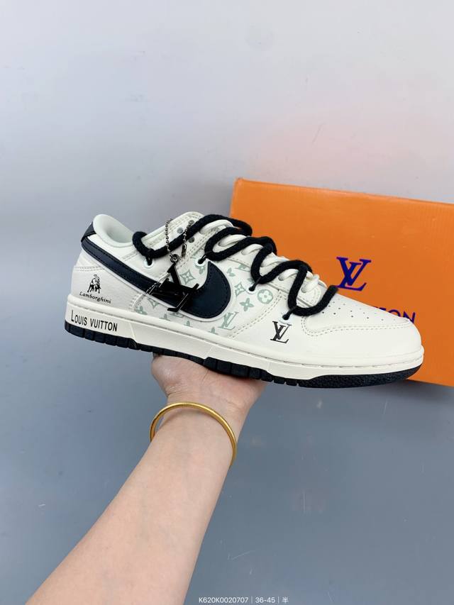 Nike Dunk Low Nike sneakers. Incorporating popular elements of the season, showi