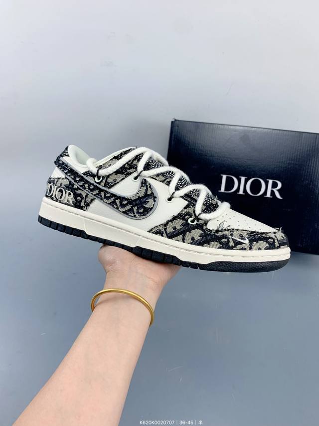 Nike Dunk Low Nike sneakers. Incorporating popular elements of the season, showi
