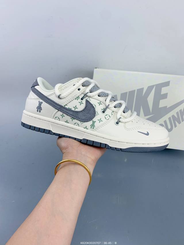 Nike Dunk Low Nike sneakers. Incorporating popular elements of the season, showi
