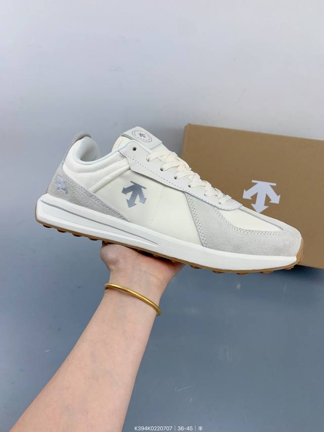 Descente Chron Series Trainer Sports Shoes Size: As shown in the picture Code: K