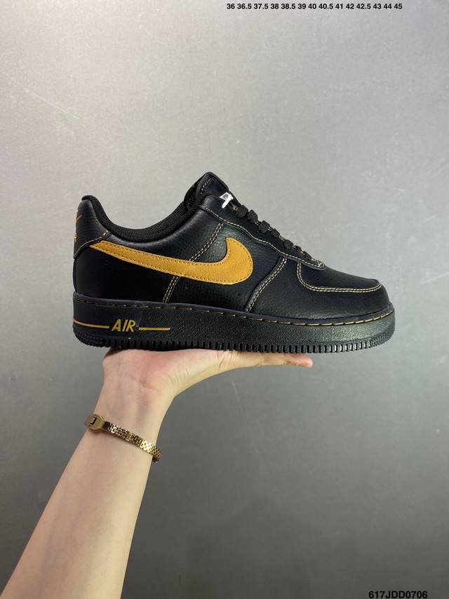 Air Force 1 '07 Low Original last and original cardboard to create a pure air fo