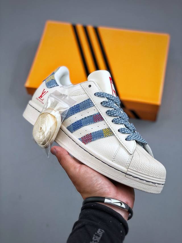 D version of Adidas Originals Superstar co-branded classic shell toe official we