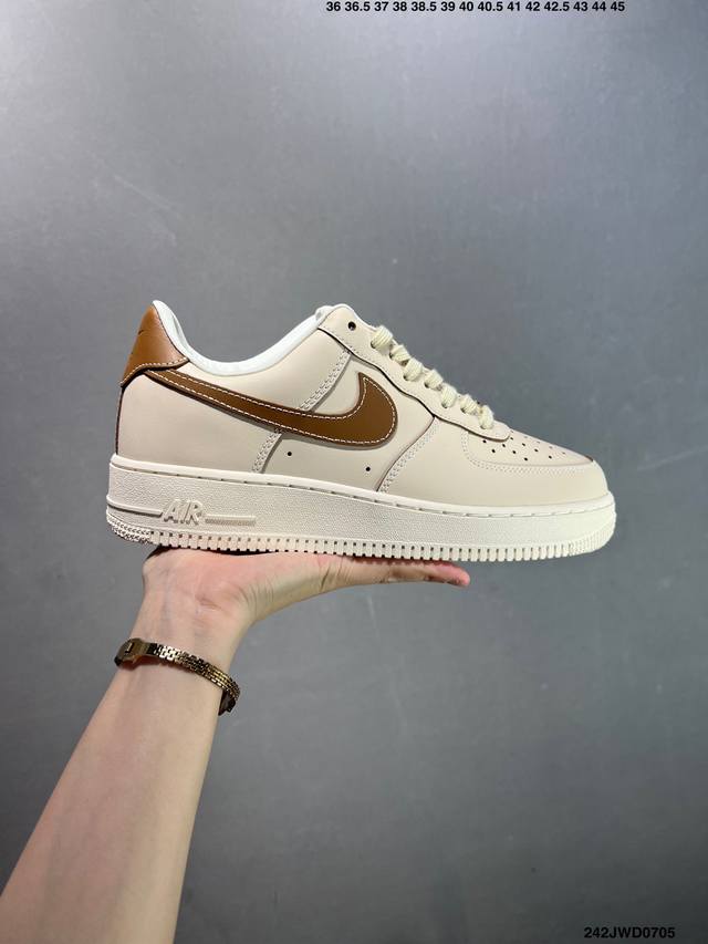 Company-level Air Force 1 '07 Low Original last and original cardboard to creat