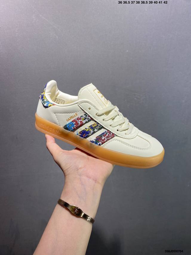 Adidas Originals Gazelle Indoor Retro ItemSince its release in the 1960s, the "G