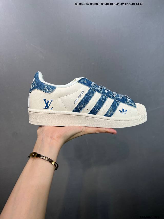 Ad Originals Superstar classic retro shell toe sneakers If1585 was born in 1969.